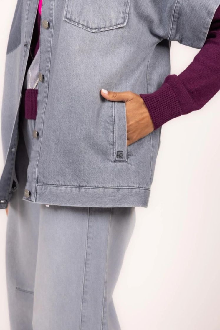  GREY JEANS